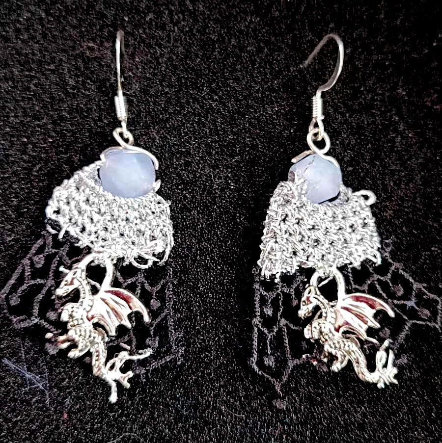 Mystieke Oorbellen met RVS Draakje, Kant & Aquamarijn Natuursteen – Handgemaakt